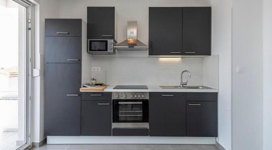 Fitted kitchen with oven and refrigerator