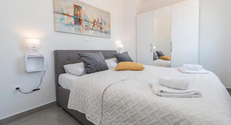 Bedroom with double bed