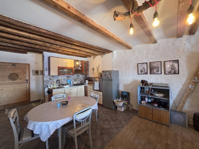 Dining area in front of the kitchenette