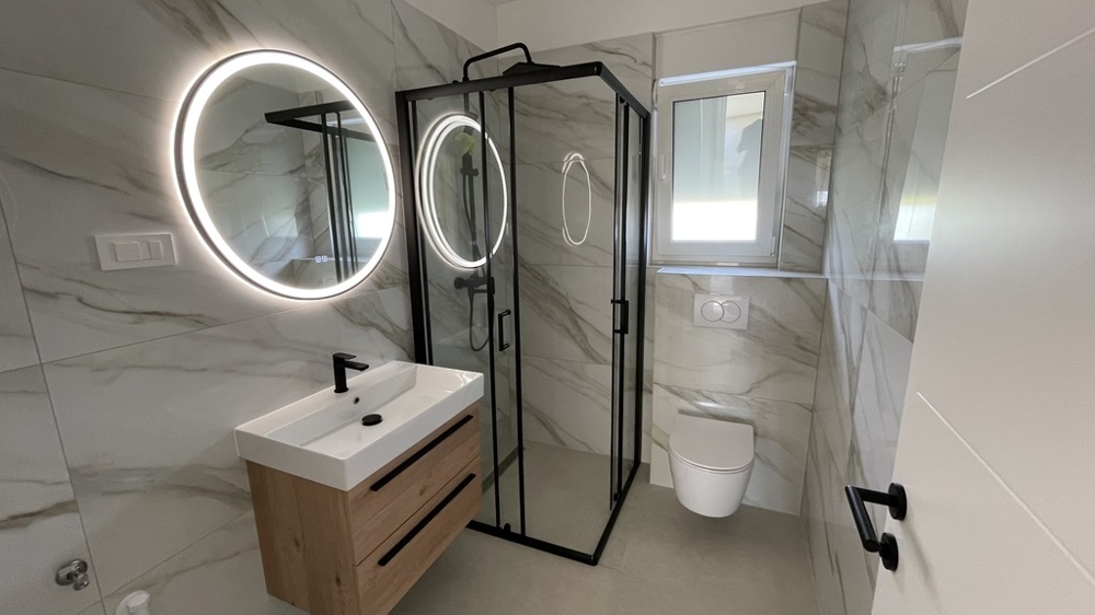 Bathroom with marble-look shower, Vodice