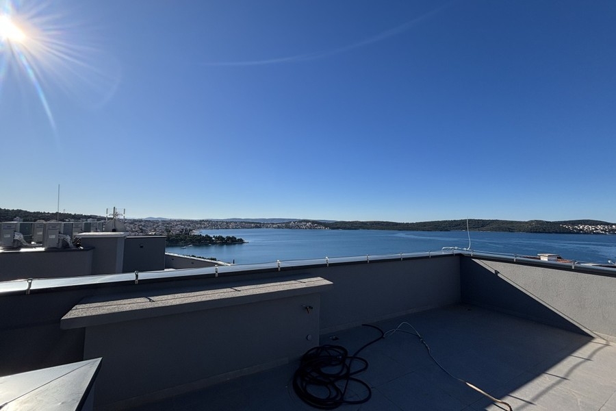Buy an apartment in Croatia - roof terrace with sea views in Trogir