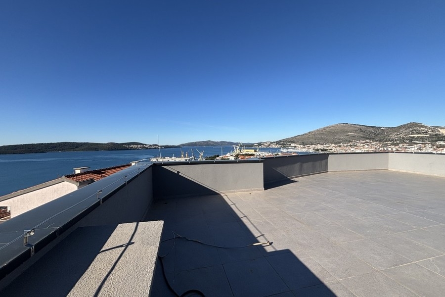 Roof terrace of the penthouse overlooking the sea in Trogir