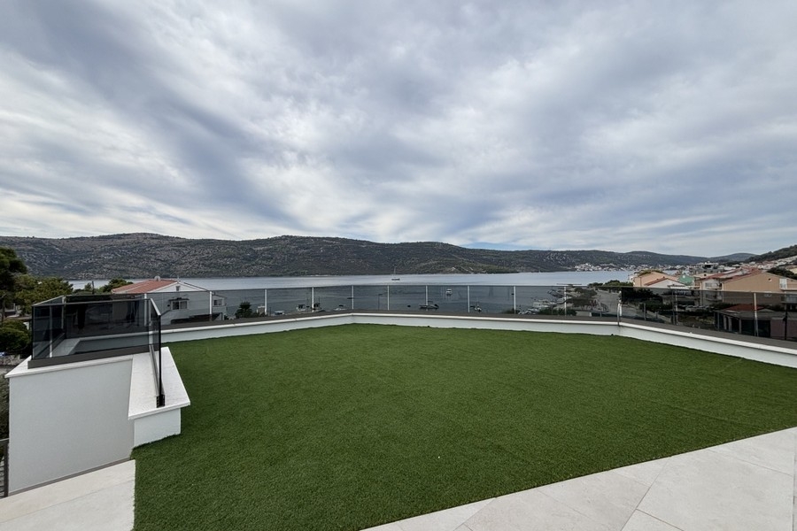 Roof terrace with lawn and sea views