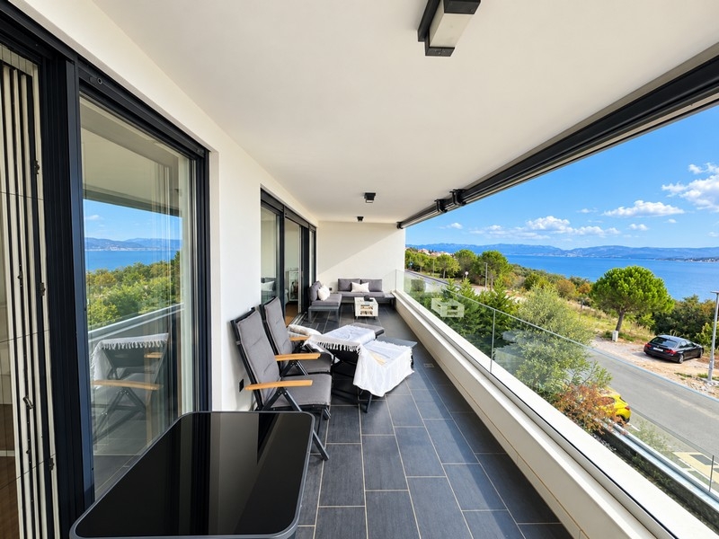 Covered terrace with a view of the sea and the island of Krk