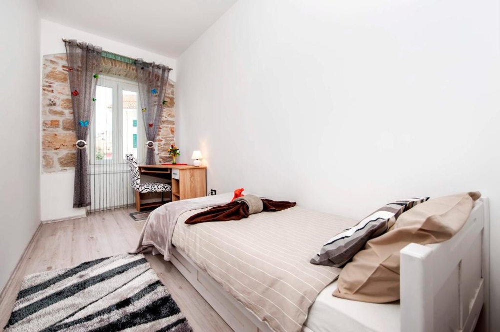 Bedroom with single bed and desk