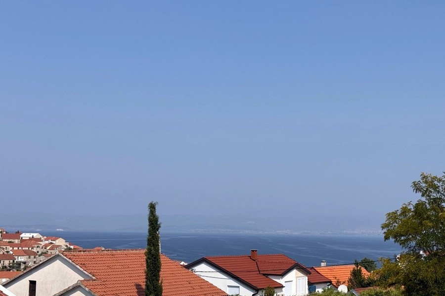 Buy an apartment in Croatia - garden apartment with sea views on the island of Brac