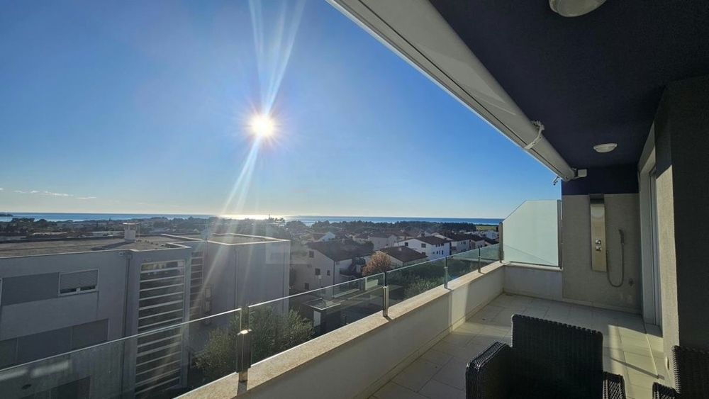 Buy an apartment in Croatia - Apartment with sea views in Novigrad