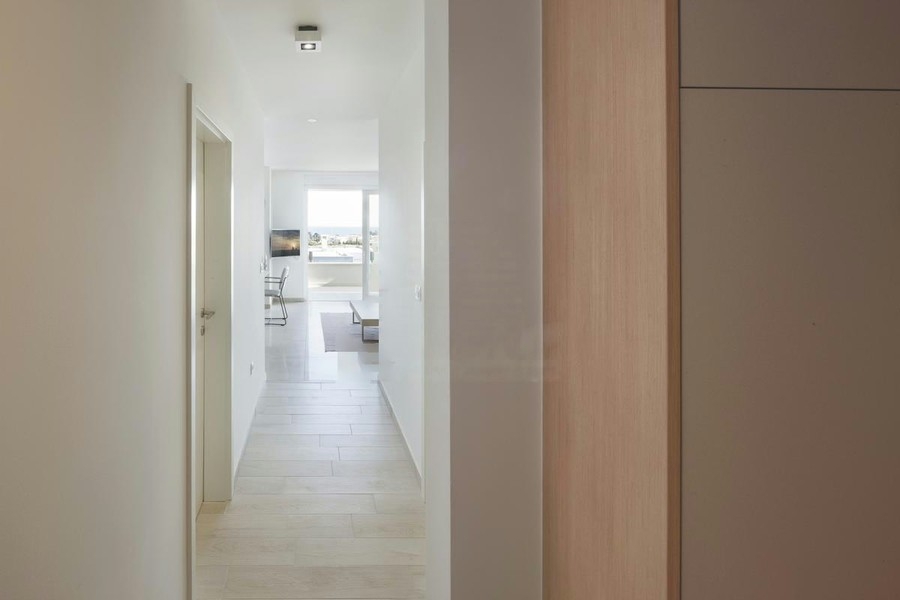 Hallway with a view to the window