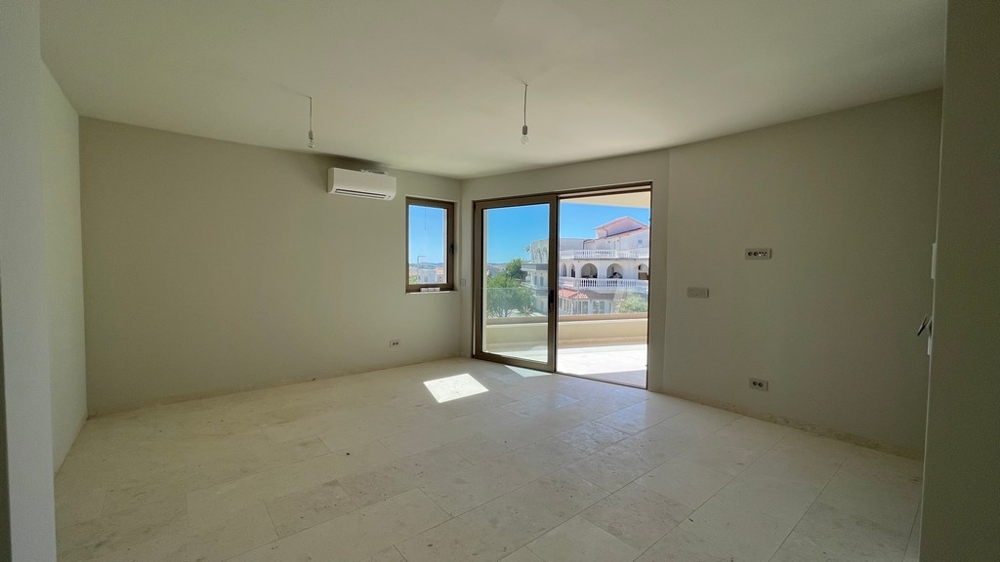 Open living and kitchen area with access to the terrace