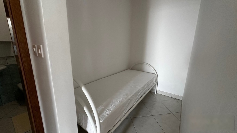 Second bedroom with single bed