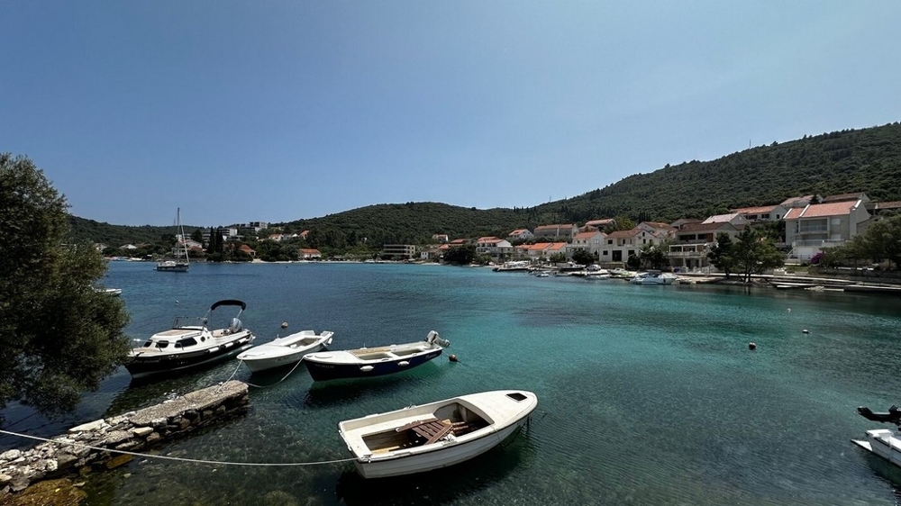 Bay of Zrnovska Banja with boats