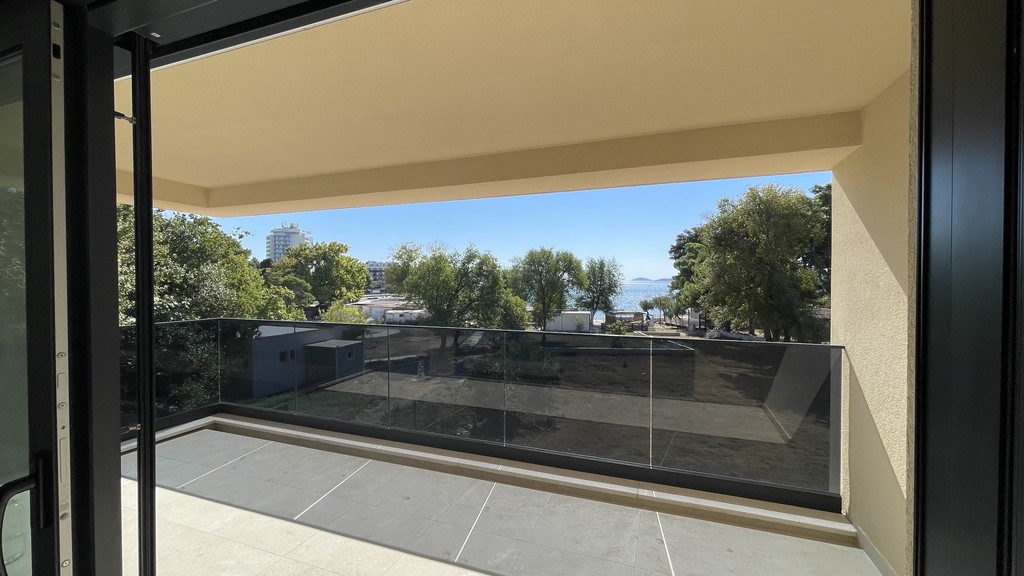 Covered terrace with glass railings