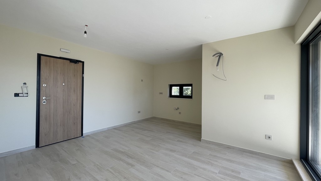 Kitchen area next to the entrance