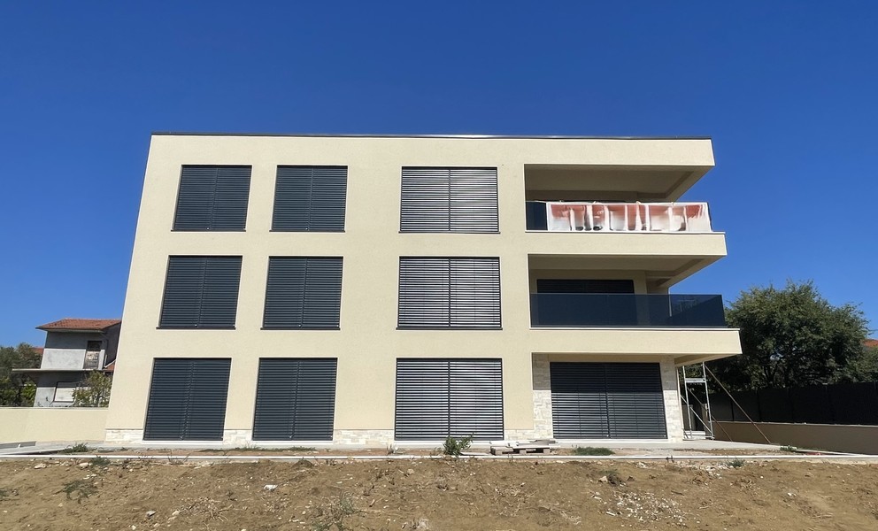 Residential building with three apartments from the front
