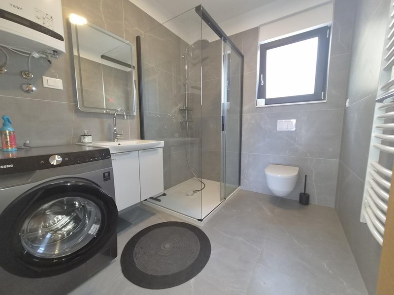 Bathroom with shower, toilet and washing machine