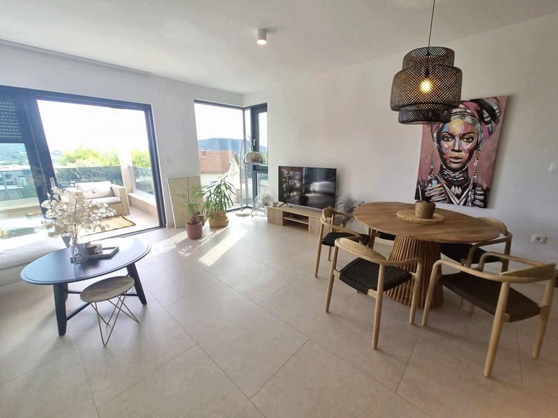 Living room with dining area and door to the terrace