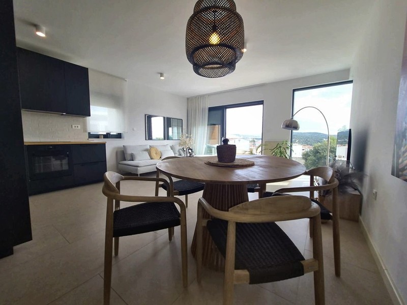 Dining table in front of the kitchenette
