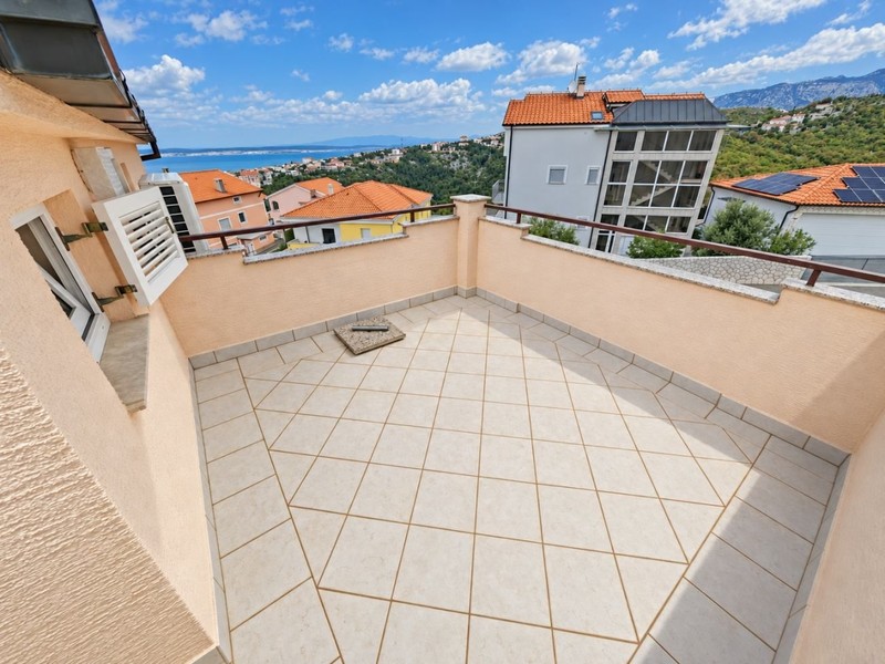 Large terrace overlooking the sea