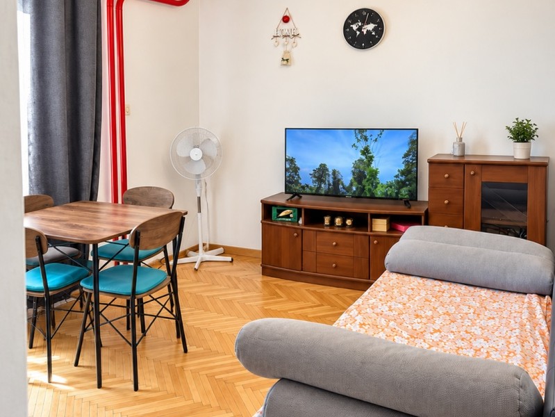 Living area with dining table