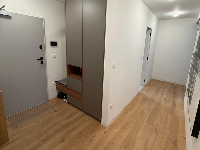 Entrance area with wardrobe unit