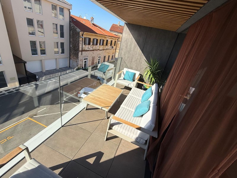 Large terrace with seating group, view from above