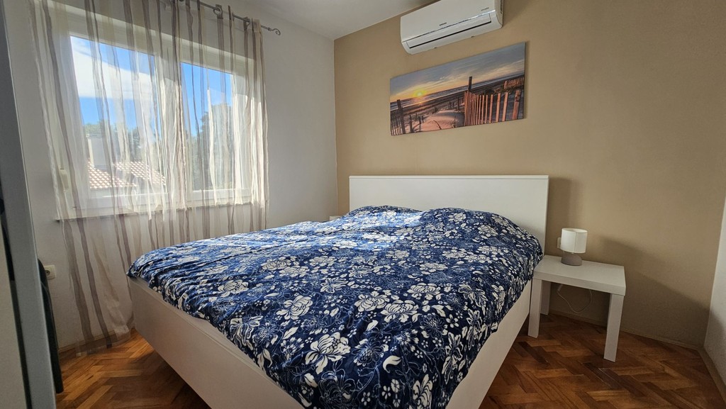 Second bedroom with double bed