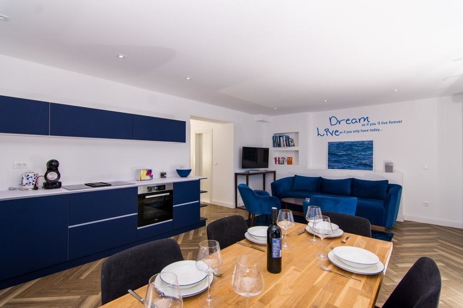 Kitchen counter with dining area