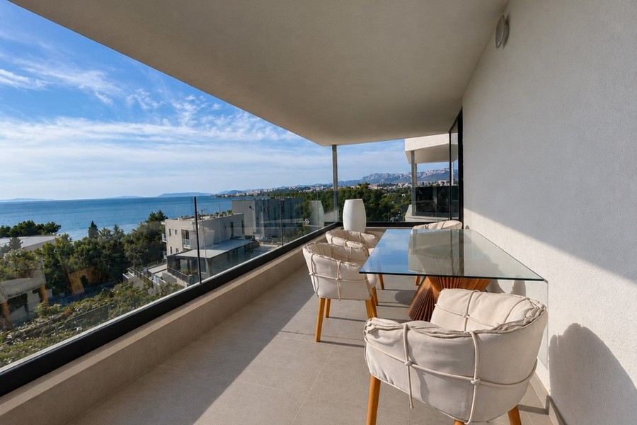 Luxury apartment with sea view in Podstrana near Split