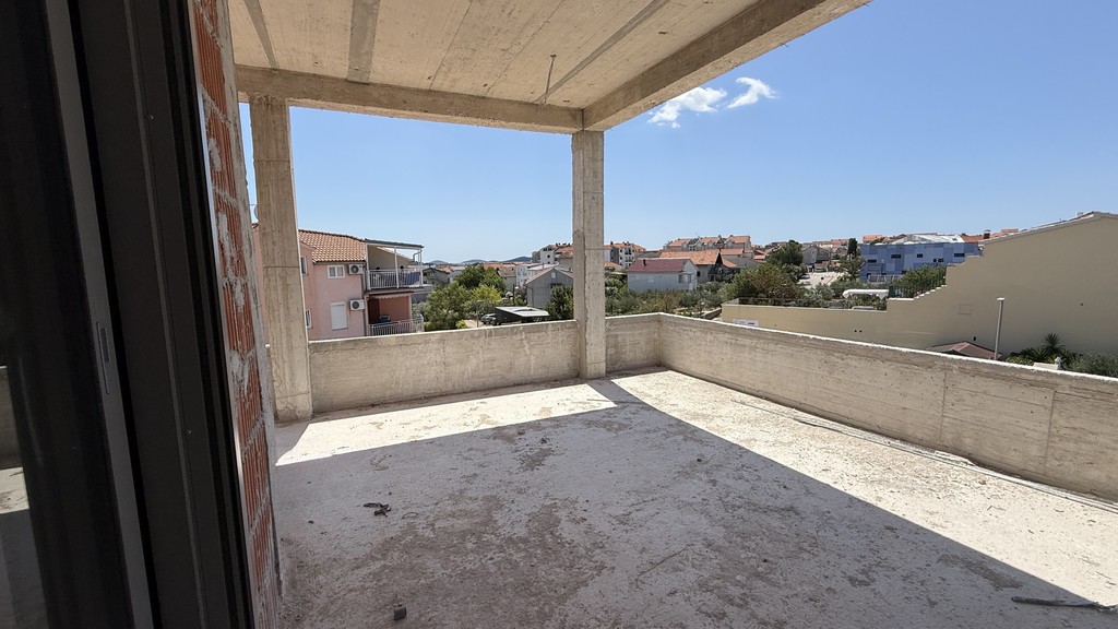 Terrace with a view over the neighbourhood