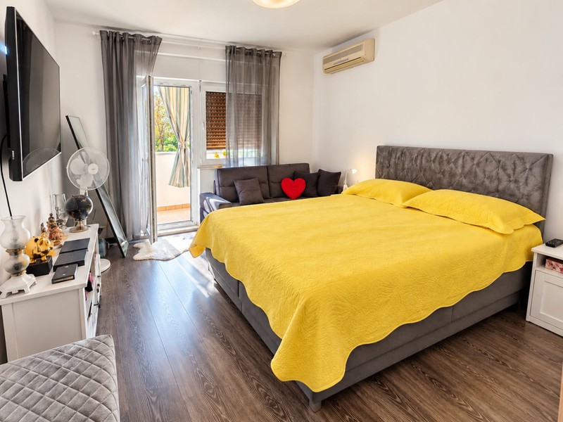 Second bedroom with double bed