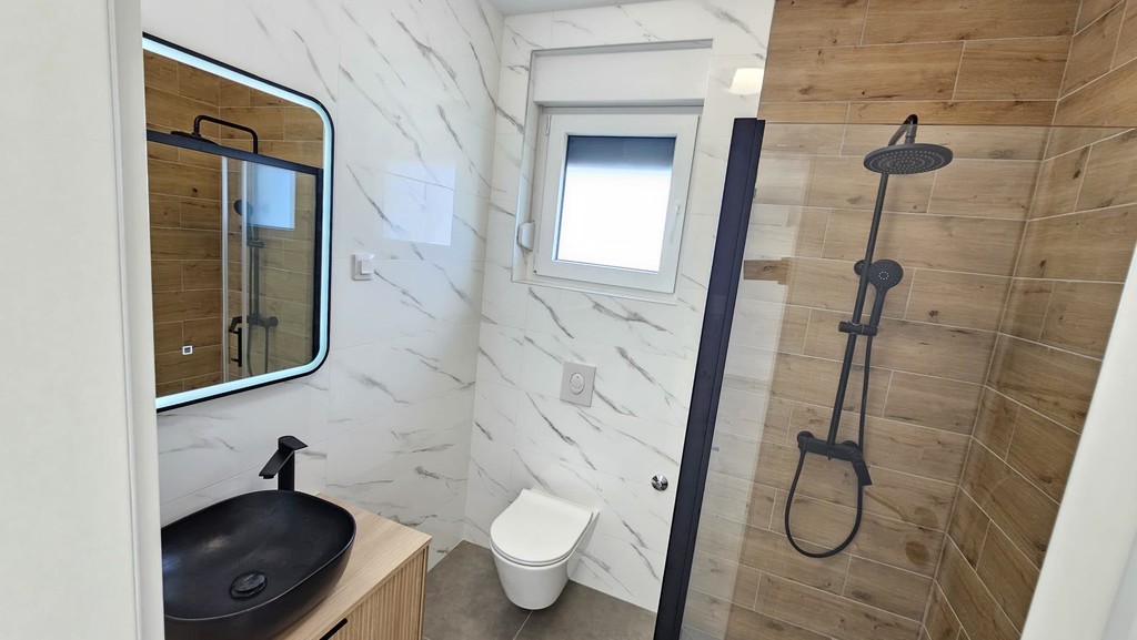 Bathroom with rain shower and mirror