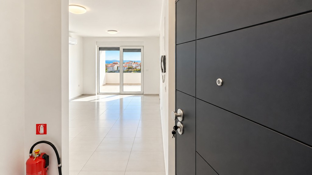 Entrance with a view into the living room