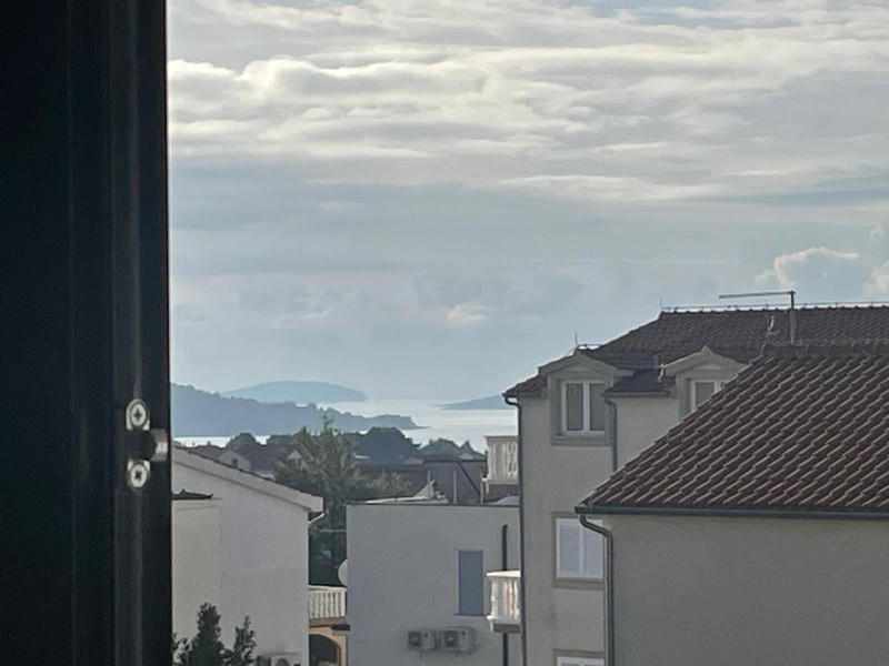 New-build apartments with sea view and pool in Vodice