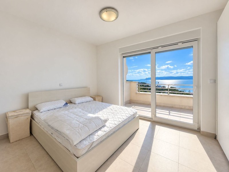 Bedroom with view of the sea