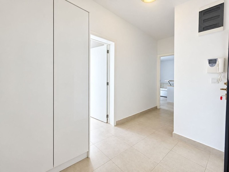 Entrance hall with built-in wardrobe