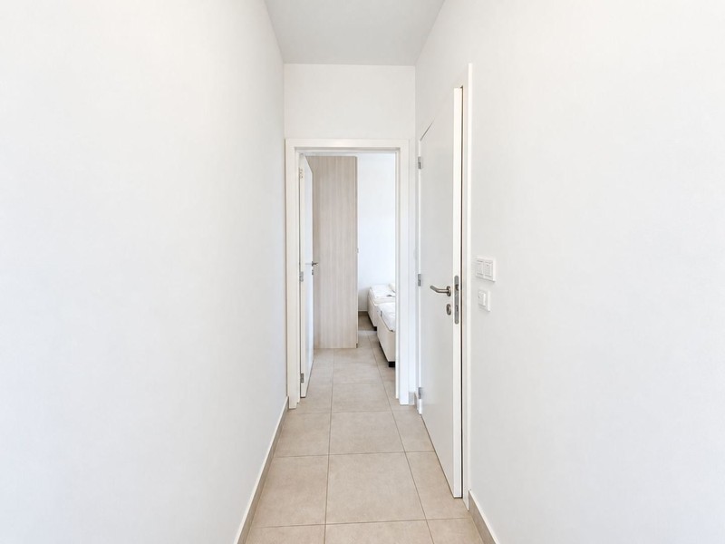 Narrow corridor with view into the room