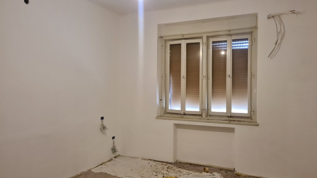 Empty bedroom with window