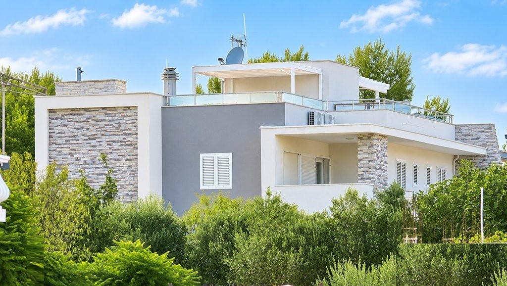 Residential building with roof terrace in Murter