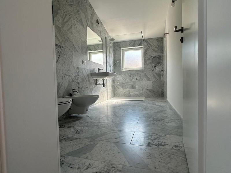 Second bathroom with window