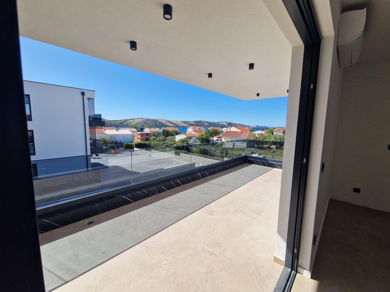 Covered terrace with view of the sea
