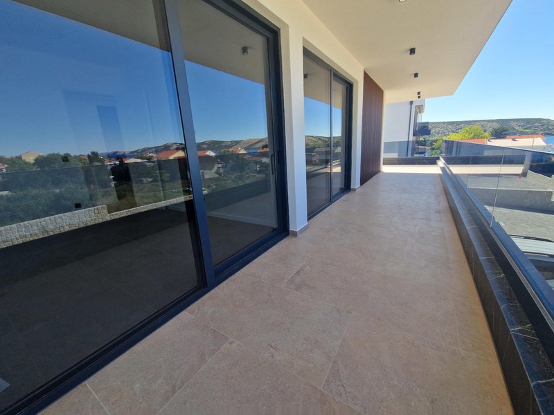 Terrace with glass balustrade along the apartment