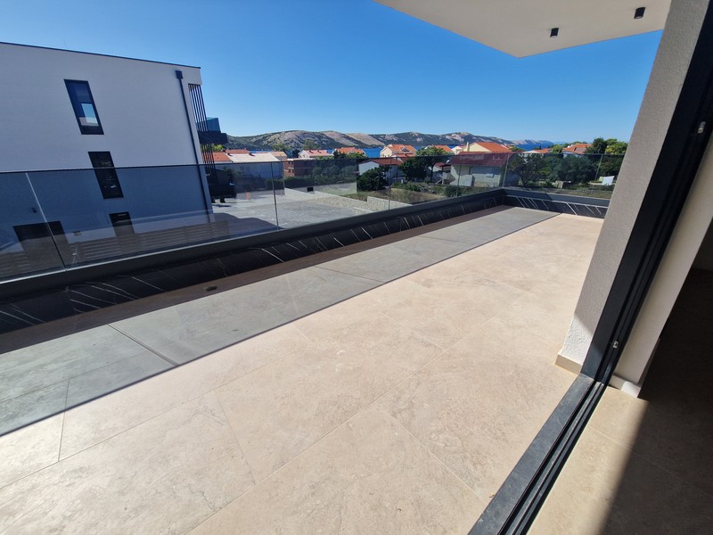 First-floor terrace with view of the bay