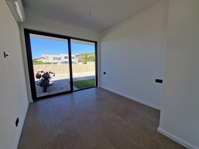 Living room with lift-and-slide door to the garden