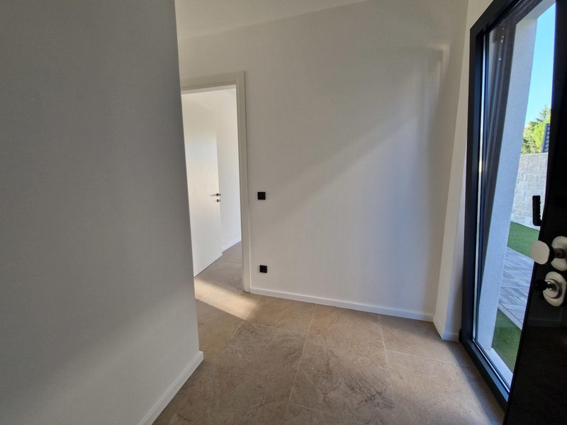 Hallway with access to the rooms