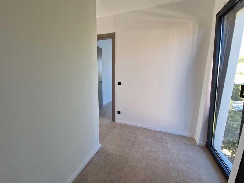 Hallway with access to the rooms