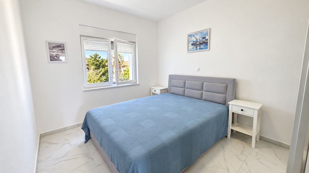 Second bedroom with bedside table