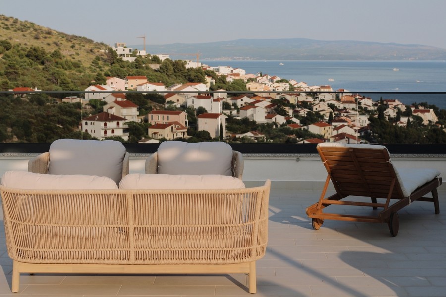 Apartment with roof terrace and view of the sea in Okrug Gornji, Ciovo Island
