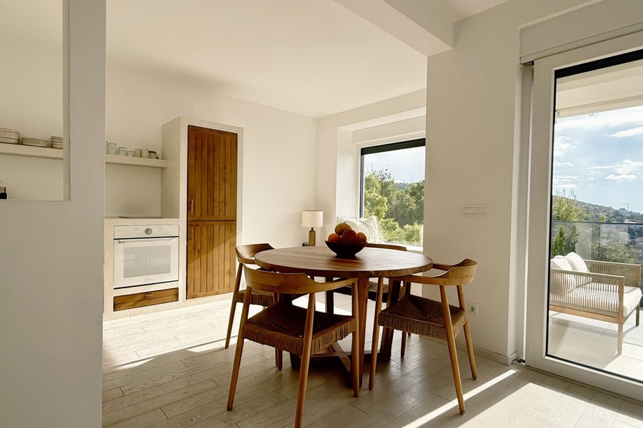 Kitchen and dining area with door to the balcony