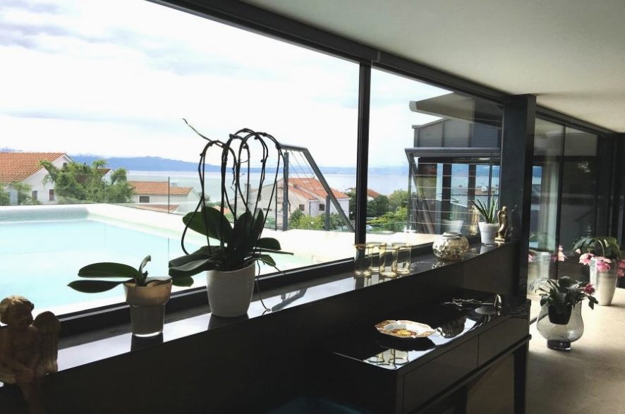Roof terrace with swimming pool of property A824 on the island of Krk in Croatia.