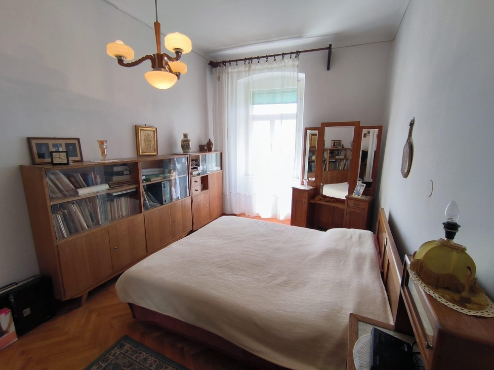Bedroom with wardrobe and parquet floor